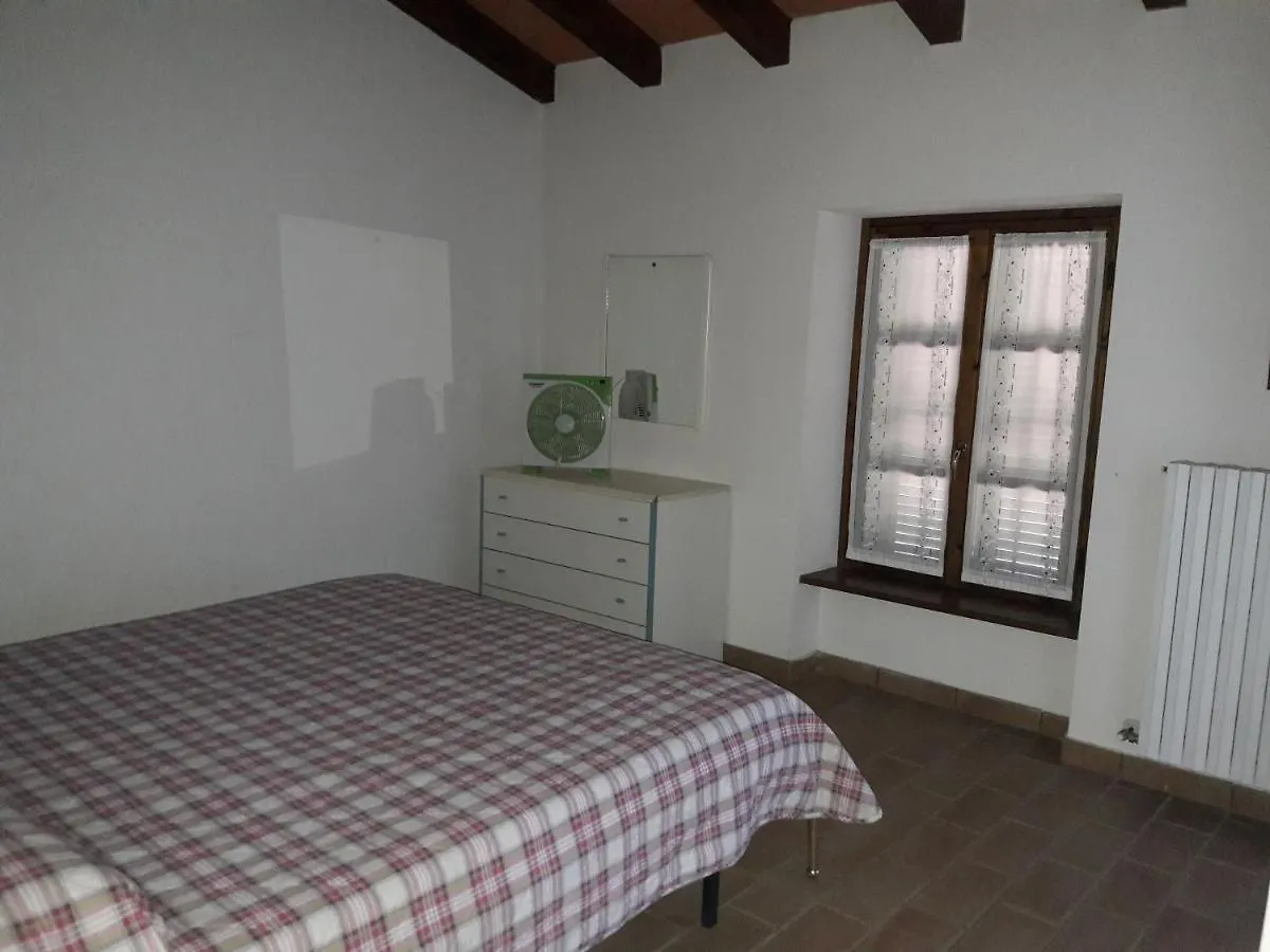 Vakantiehuis Refurbished 3 Bedroom Farmhouse In Emilia Piacenza
