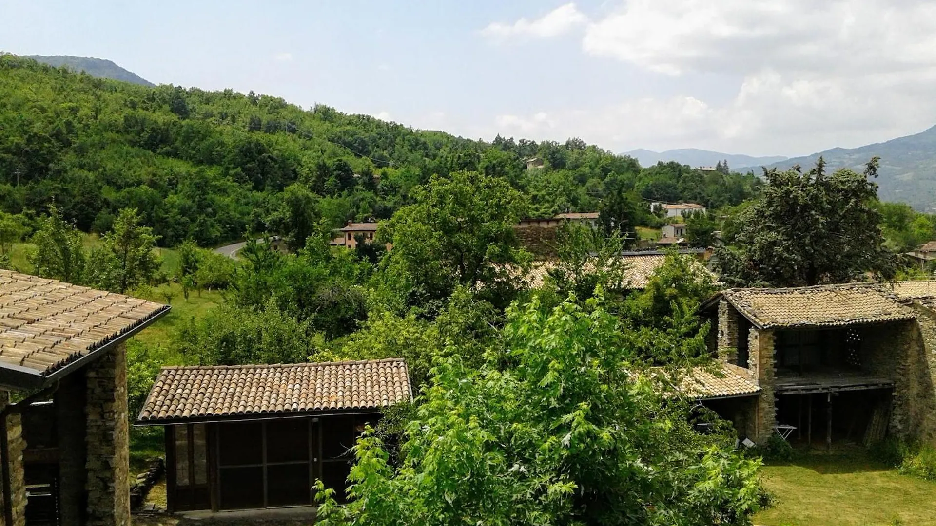 Refurbished 3 Bedroom Farmhouse In Emilia Piacenza