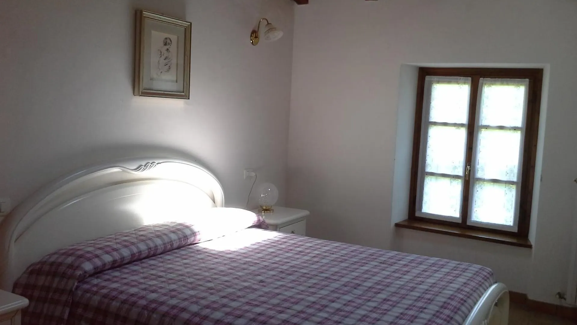 Vakantiehuis Refurbished 3 Bedroom Farmhouse In Emilia Piacenza