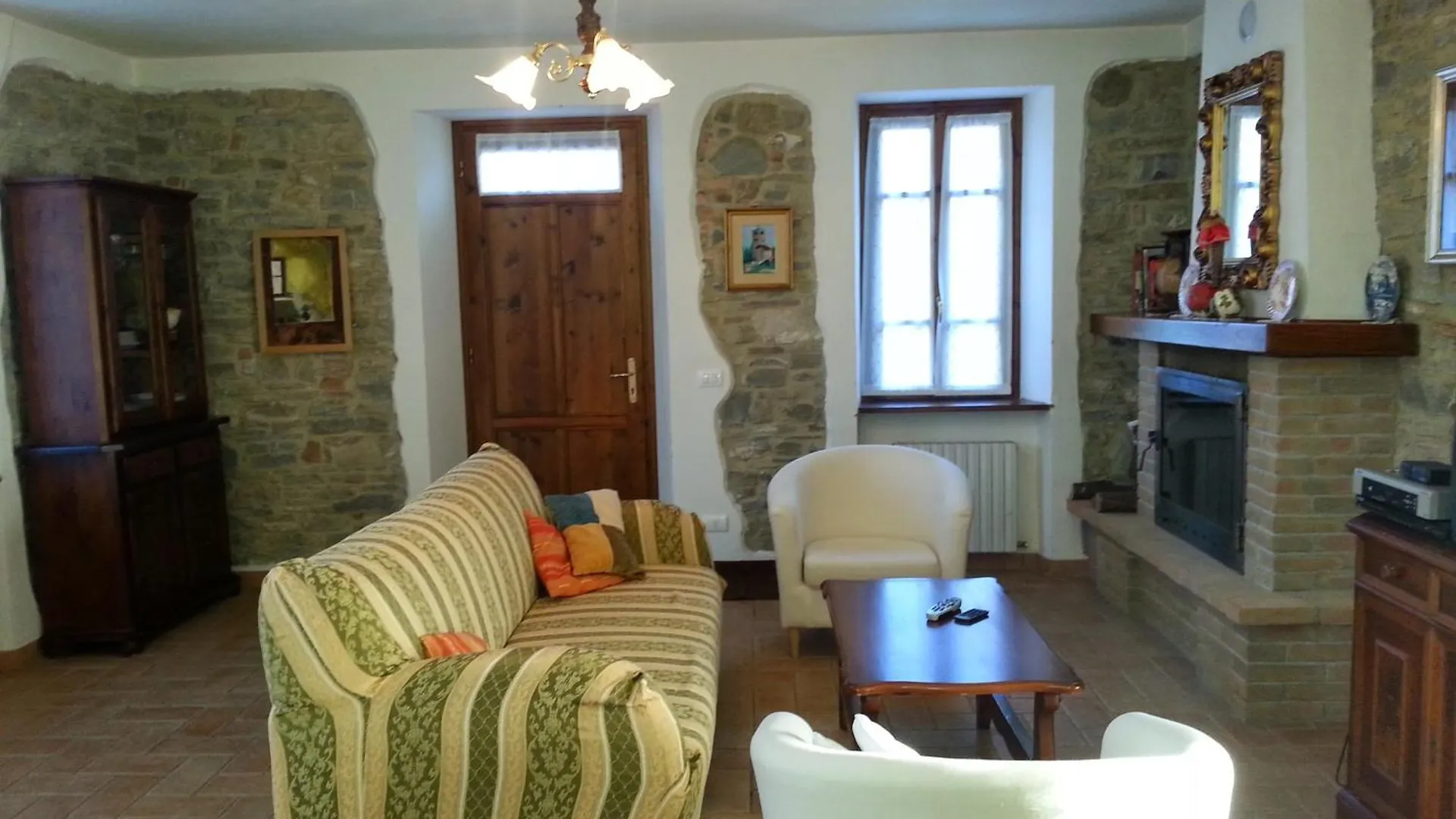 Refurbished 3 Bedroom Farmhouse In Emilia Piacenza 0*,  Italië