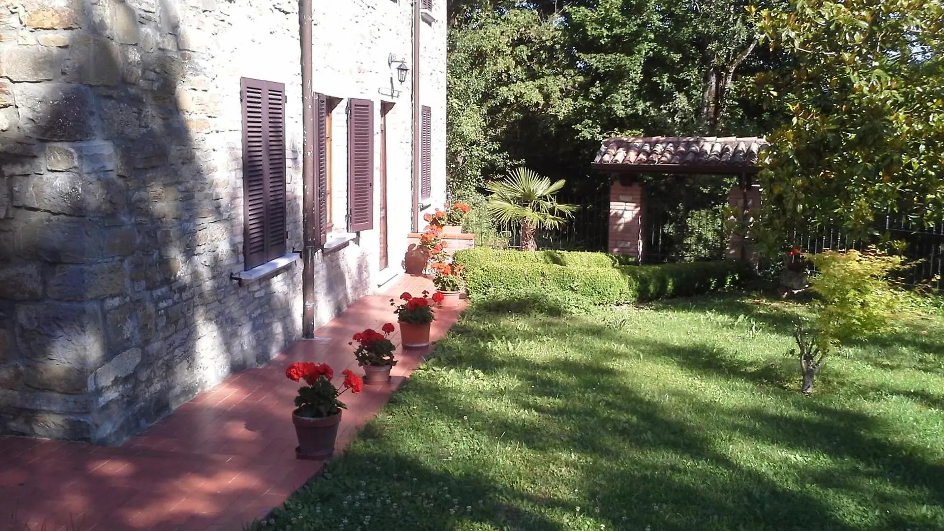 Refurbished 3 Bedroom Farmhouse In Emilia Piacenza